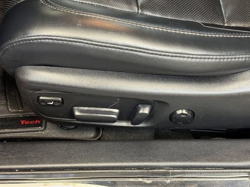 Used 2016 Toyota Avalon Limited image 11