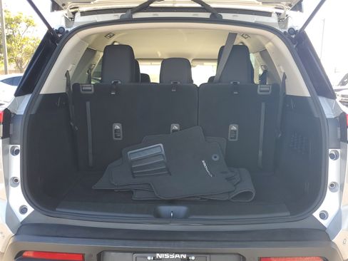 Used 2024 Nissan Pathfinder SV image 9