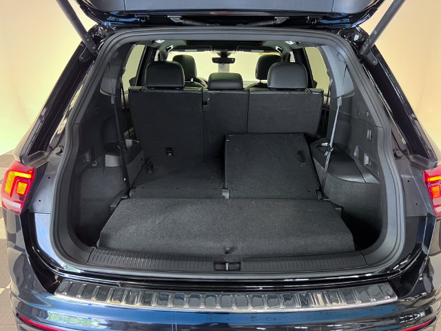 Certified 2024 Volkswagen Tiguan SE R-Line FWD image 29