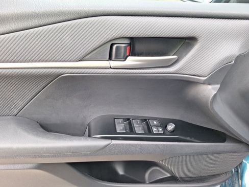 Used 2025 Toyota Camry SE image 17