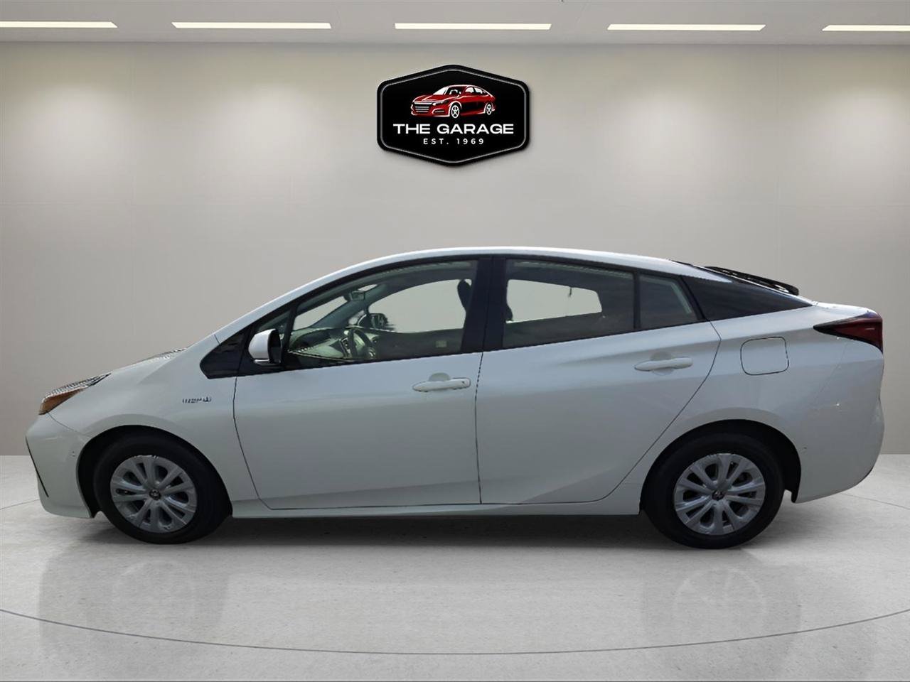 Used 2019 Toyota Prius LE FWD image 4