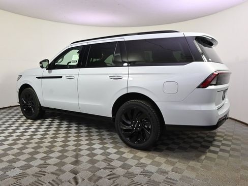 New 2026 Lincoln Navigator Reserve w/ Jet Appearance Package image 3