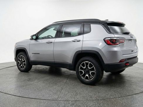 Used 2025 Jeep Compass Trailhawk AWD/4WD image 6
