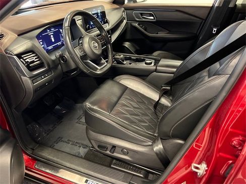 Used 2021 Nissan Rogue Platinum image 7