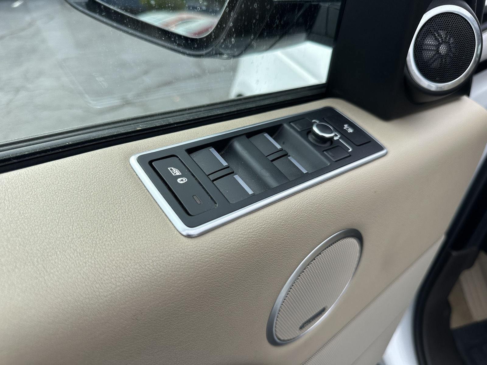 Used 2017 Land Rover Range Rover Supercharged AWD/4WD image 13