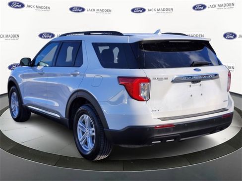 Certified 2022 Ford Explorer XLT image 3