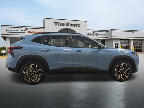 Used 2024 Chevrolet Trax RS w/ Sunroof Package FWD image 6