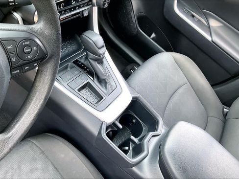 Used 2025 Toyota RAV4 XLE FWD image 31
