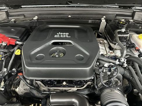 Used 2020 Jeep Wrangler Unlimited Sahara image 18