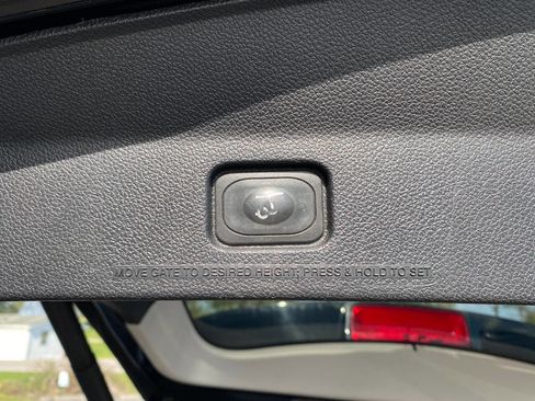 Used 2016 Ford Explorer Platinum image 32