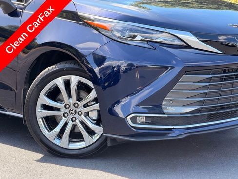 Used 2024 Toyota Sienna Platinum FWD image 5