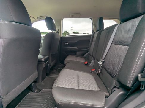 Used 2017 Mitsubishi Outlander SE AWD/4WD image 21