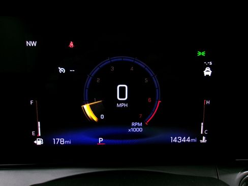 Certified 2024 Chevrolet Trax LT w/ Sunroof Package image 8