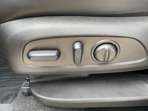 Used 2024 Chevrolet Equinox Premier FWD image 19