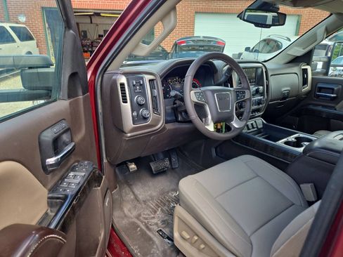 Used 2016 GMC Sierra 2500 Denali w/ Duramax Plus Package AWD/4WD image 7