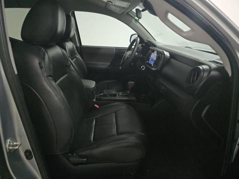 Used 2021 Toyota Tacoma SR w/ SR Convenience Package image 9
