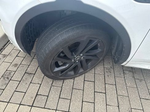 Used 2018 Land Rover Discovery Sport HSE AWD/4WD image 9