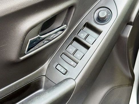 Certified 2022 Chevrolet Trax LS w/ Tint and Cruise Package image 17