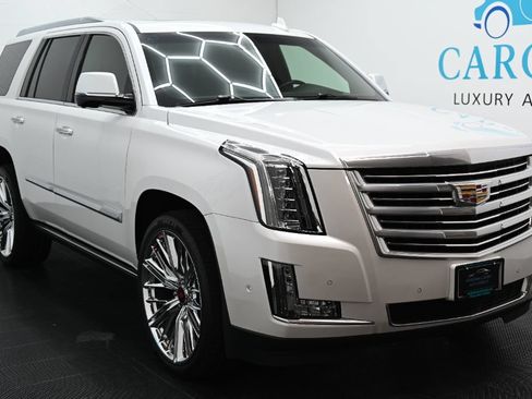 Used 2018 Cadillac Escalade Platinum AWD/4WD image 2