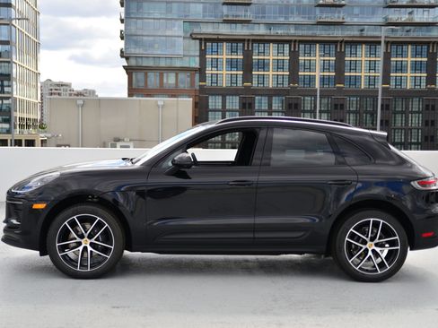 Used 2026 Porsche Macan AWD/4WD image 2