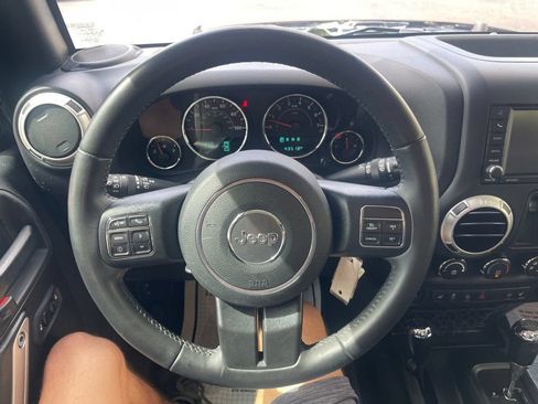 Used 2017 Jeep Wrangler Rubicon w/ Power Convenience Group AWD/4WD image 12