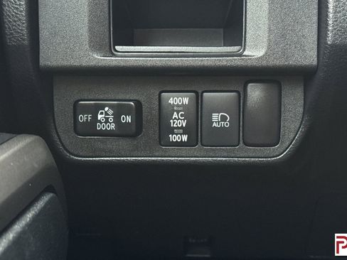 Used 2018 Toyota Tacoma TRD Sport w/ Technology Package image 31