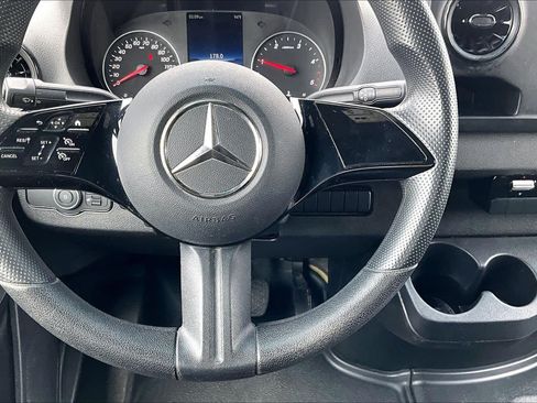 Used 2025 Mercedes-Benz Sprinter 2500 image 27