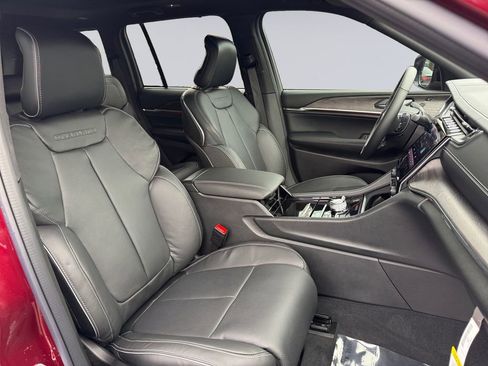 New 2025 Jeep Grand Cherokee Overland w/ Adv Protech Group III image 18