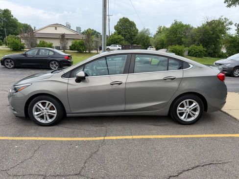 Used 2017 Chevrolet Cruze LT w/ Convenience Package FWD image 6