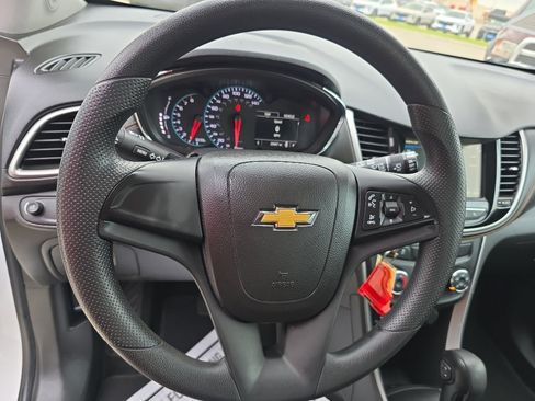 Used 2018 Chevrolet Trax LS image 9