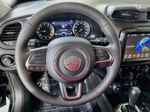 Used 2022 Jeep Renegade Latitude AWD/4WD image 11