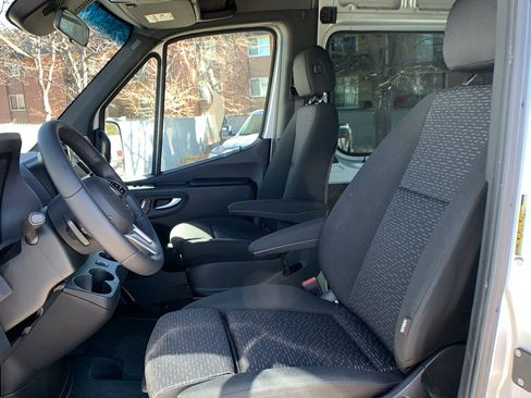 Used 2022 Mercedes-Benz Sprinter 2500 image 13