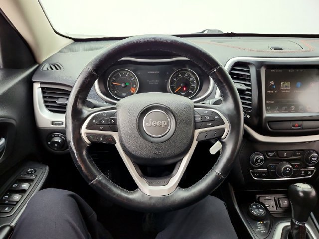 Used 2015 Jeep Cherokee Trailhawk w/ Cold Weather Group AWD/4WD image 19