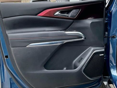 Used 2024 Chevrolet Traverse RS image 21