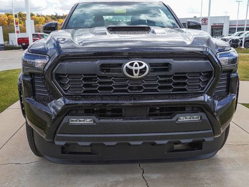 New 2025 Toyota Tacoma TRD Sport image 3
