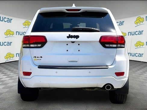 Used 2018 Jeep Grand Cherokee Altitude AWD/4WD image 5