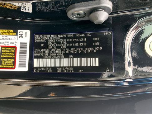 Used 2024 Toyota Sienna XLE Woodland Edition image 33