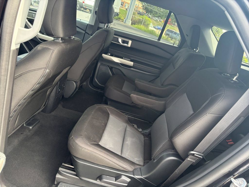 Used 2023 Ford Explorer XLT AWD/4WD image 17