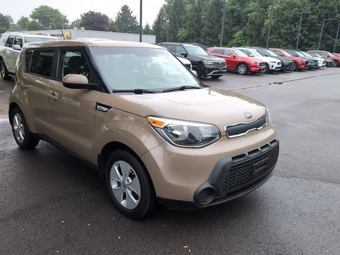 Used 2016 Kia Soul FWD image 2