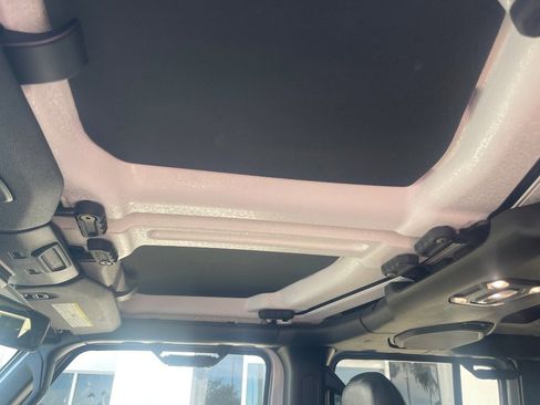 Used 2022 Jeep Wrangler Unlimited Sahara image 13