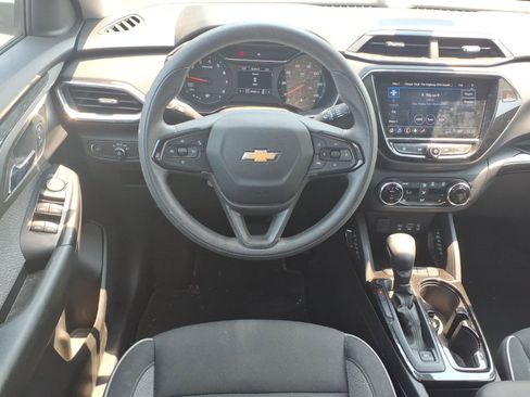 Used 2022 Chevrolet TrailBlazer LT w/ Convenience Package AWD/4WD image 5