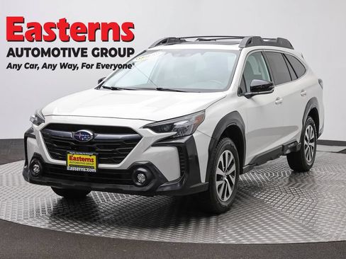 Used 2023 Subaru Outback Premium AWD/4WD image 1