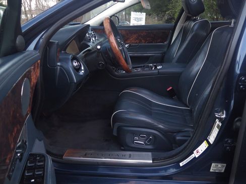 Used 2011 Jaguar XJ L image 11