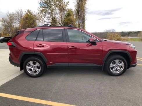 Used 2025 Toyota RAV4 XLE image 6