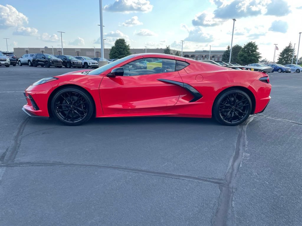 Used 2025 Chevrolet Corvette Stingray Premium Cpe w/ Z51 Performance Package RWD image 2