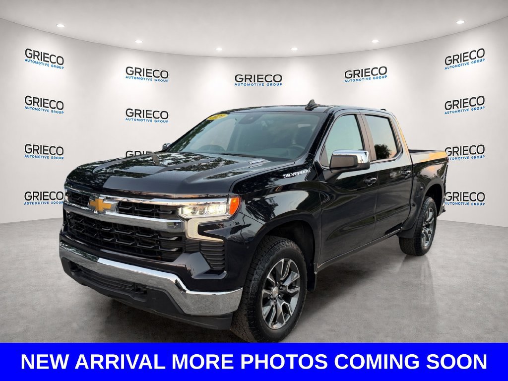 Used 2024 Chevrolet Silverado 1500 LT AWD/4WD image 3