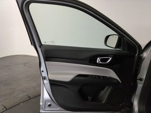 Used 2022 Jeep Compass Limited image 27