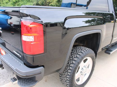Used 2015 GMC Sierra 2500 Denali w/ Duramax Plus Package AWD/4WD image 10