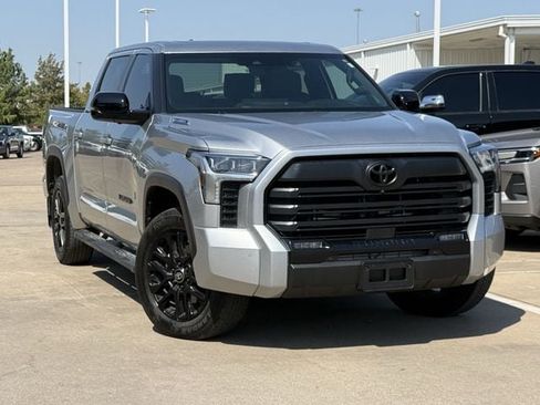 Used 2025 Toyota Tundra Limited AWD/4WD image 2