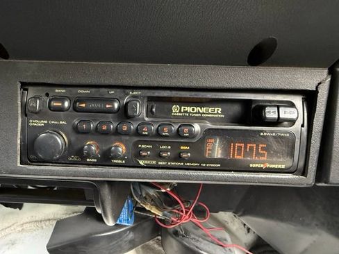 Used 1992 Jeep Wrangler Islander AWD/4WD image 21